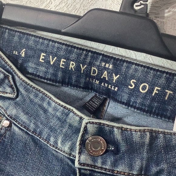 WHBM NEW - Sz 4 - the everyday soft - Mid Rise - slim ankle Jeans - Picture 7 of 8